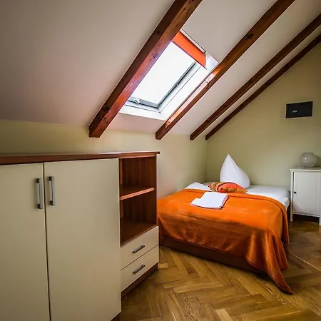 Apartman Ruterra Red Roofs View With Garage