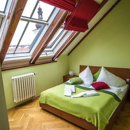 Ruterra Red Roofs View With Garage Apartman