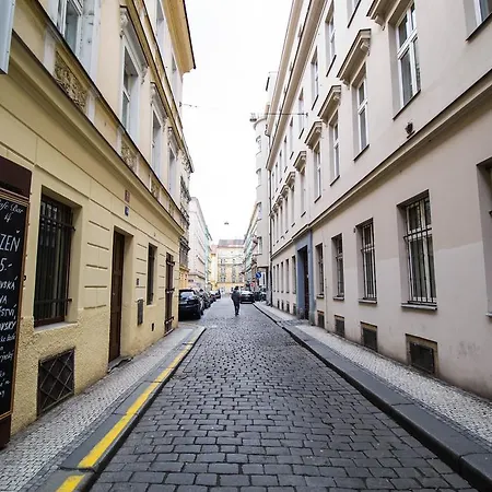 Ruterra Red Roofs View With Garage Apartment Prague