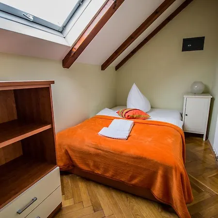 Ruterra Red Roofs View With Garage Apartment Prague